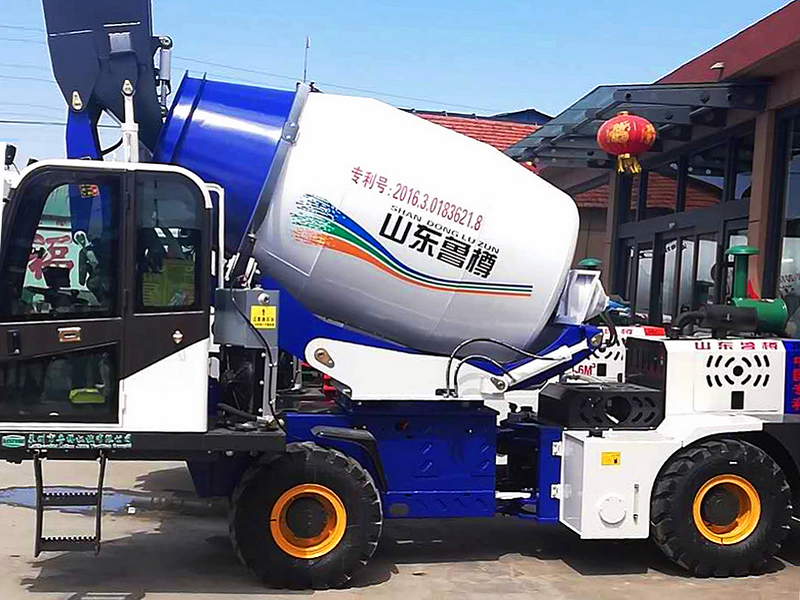 South Sudan - 1 Unit LUZUN JBC20 Self-loading Mixer & 1 Unit XCMG XMR083 Mini Road Roller