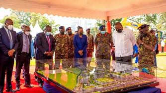 President Of Kenya Uhuru Kenyatta Drove XCMG Excavator
