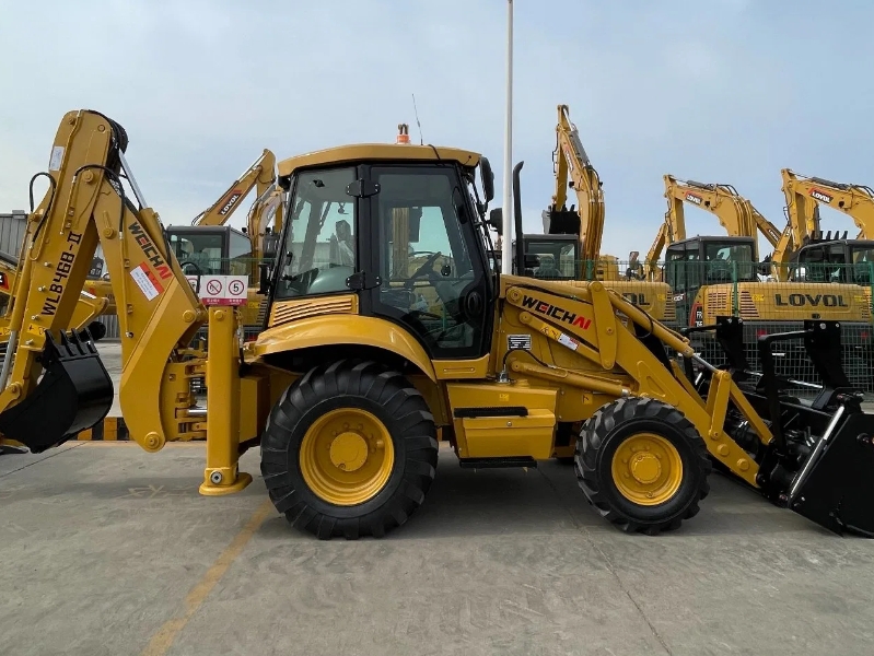  SINOTRUK Backhoe Loader