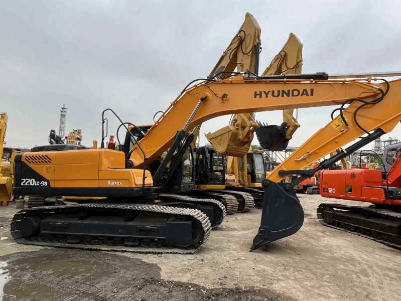 HYUNDAI excavator