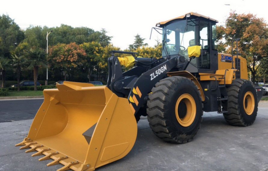 4 Ways to Maintain Your Heavy Machinery During Summer